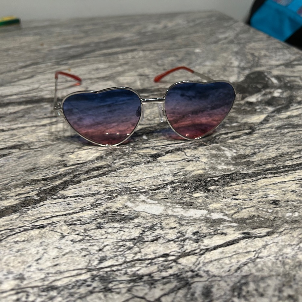 Heart-Shaped Gradient Sunglasses - image 5